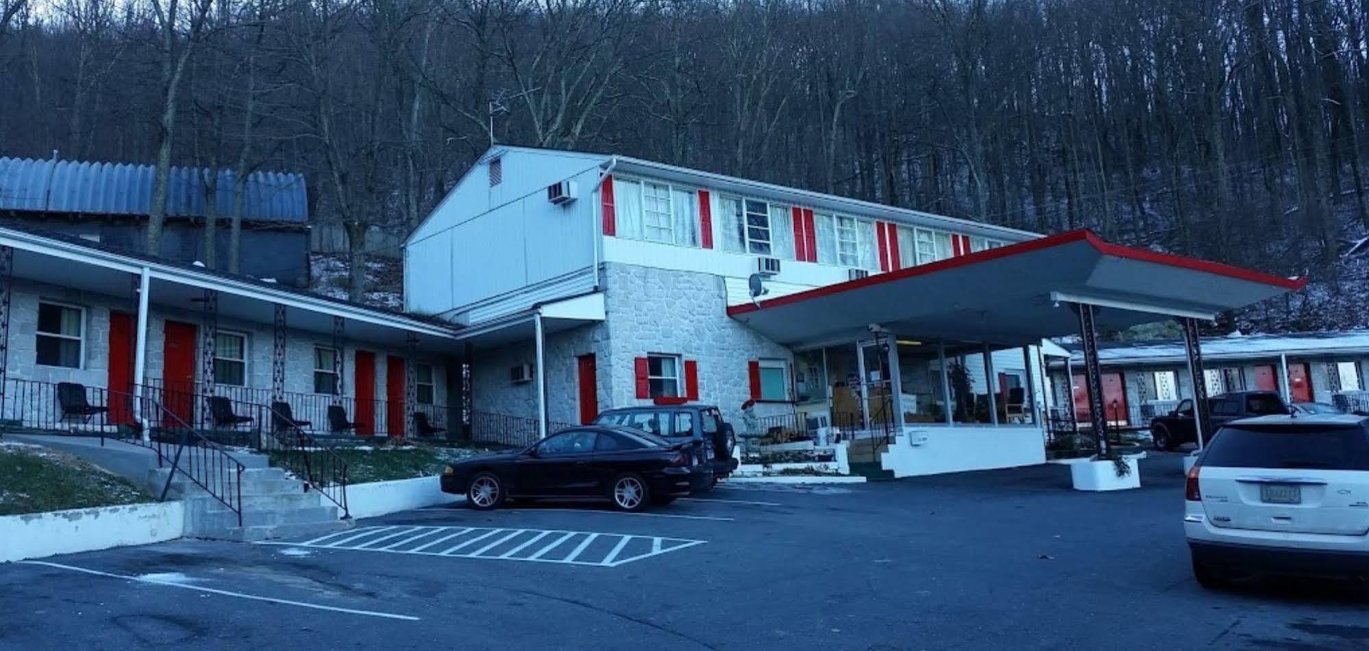 Colony House Motel Waynesboro Exterior photo